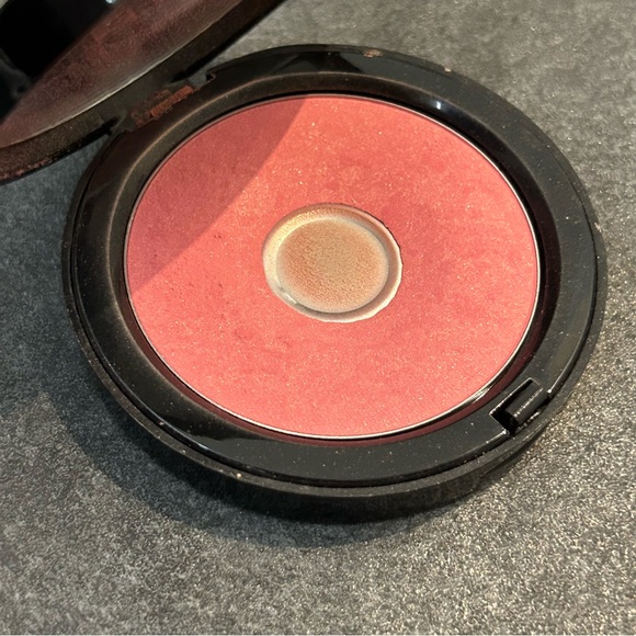 Bobbi Brown Illuminating Bronzing Powder - Picture 5 of 7